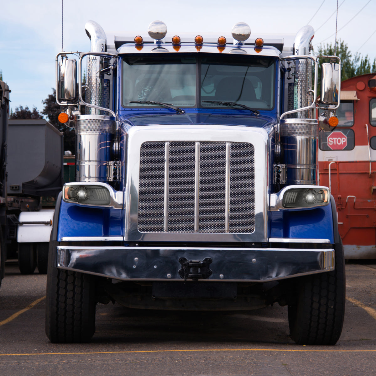 Black Heated Model 9600 Pod Lights for Peterbilt Trucks!